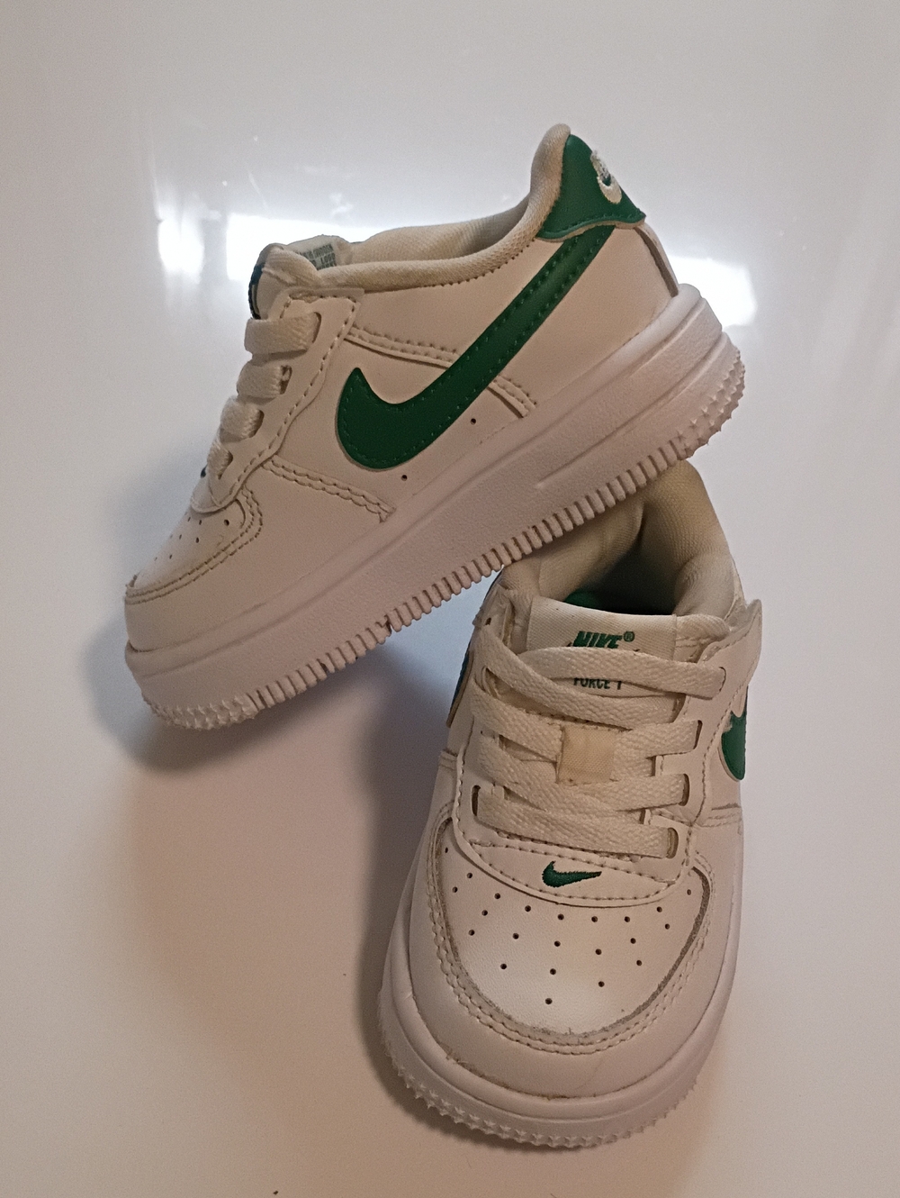 Nike Kids' White & Green Low-Top Size Green Swoosh Logo 4.5 Sneakers